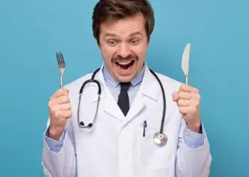 Pesë ushqime që një gastroenterolog nuk i vendos kurrë në pjatën e tij