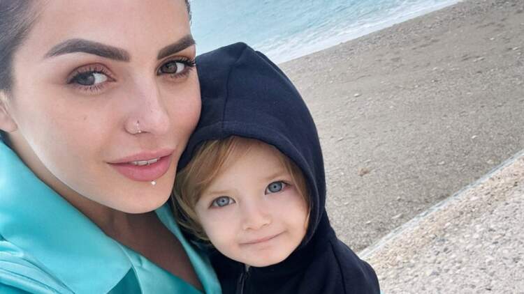 Fifi prek ndjekësit me mesazhin emocional për djalin: Më djeg që s’jam afër teje