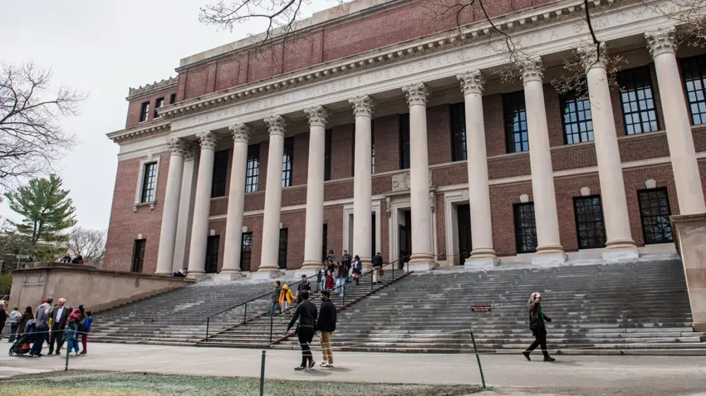 Trump i ndalon Harvardit pranimin e studentëve të huaj
