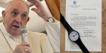Ora Swatch e Papa Françeskut preku botën: Simbol shprese dhe përulësie