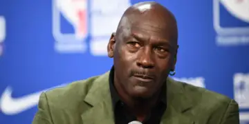Michael Jordan kthehet në NBA, por jo si basketbollist