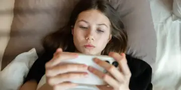 Zakoni që i bën adoleshentët të shqetësohen brenda dy orësh