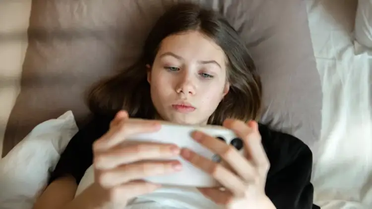 Zakoni që i bën adoleshentët të shqetësohen brenda dy orësh