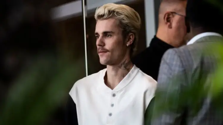 “Mos pi duhan para fëmijës tënd”/ Bieber shkakton reagime të ashpra me fotot e reja
