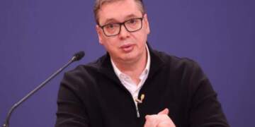 Vuçiç ndërpret vizitën në SHBA, kthehet në Serbi, shtrohet me urgjencë në spital