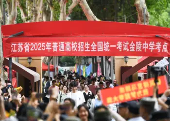 Kopjimi në provime, firmat teknologjike në Kinë bllokojnë aksesin në inteligjencën artificiale