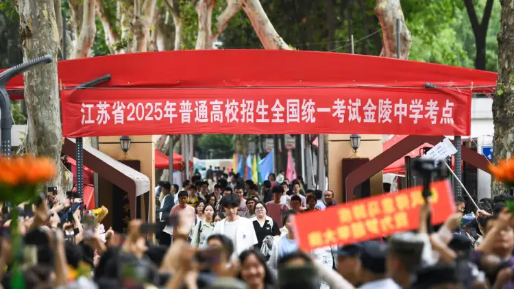 Kopjimi në provime, firmat teknologjike në Kinë bllokojnë aksesin në inteligjencën artificiale