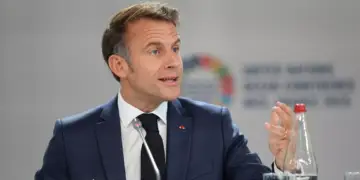 Macron: Nuk do të ketë më rrjete sociale për personat nën 15 vjeç në Francë