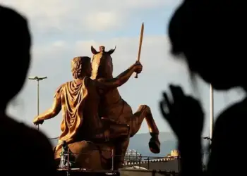 Mister i ri rreth figurës së Aleksandrit të Madh: varri i ndërtuar për mikun e tij më të mirë hedh dritë të re