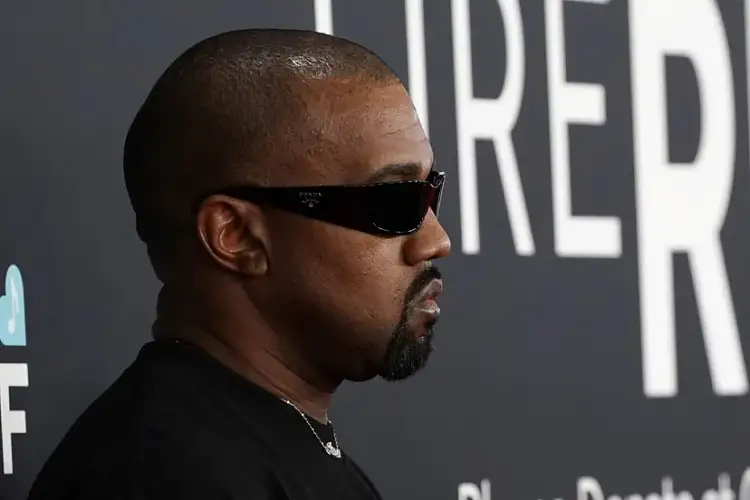 Emri ligjor i Kanye West sapo ndryshoi…. përsëri