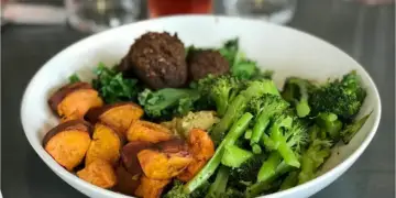 Mirupafshim avokado! Ky është ushqimi i ri në modë, i mbushur me lëndë ushqyese