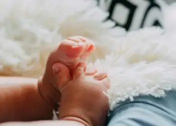 OKB: Bota po përjeton një rënie të paparë të lindjeve