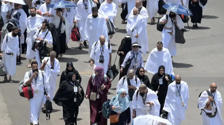 FOTO/ Qindra mijëra myslimanë mblidhen në Mekë për pelegrinazhin e madh