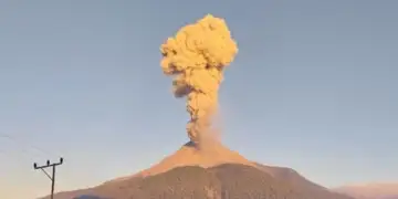 Shpërthen vullkani Lebotobi Laki Laki në Indonezi, autoritetet në alarm maksimal