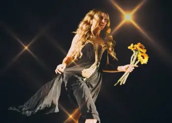 Këngëtarja e njohur bëhet nënë për herë të katërt, zbulon emrin e veçantë të vajzës