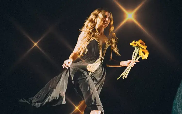 Këngëtarja e njohur bëhet nënë për herë të katërt, zbulon emrin e veçantë të vajzës