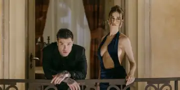 Fedez dhe Clara në puthje? Fotoja që ndezi rrjetin!