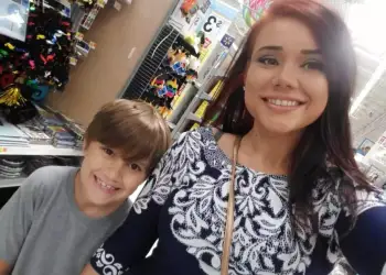 Ylli i “16 and Pregnant” njofton ndarjen nga jeta të djalit të saj 16-vjeçar