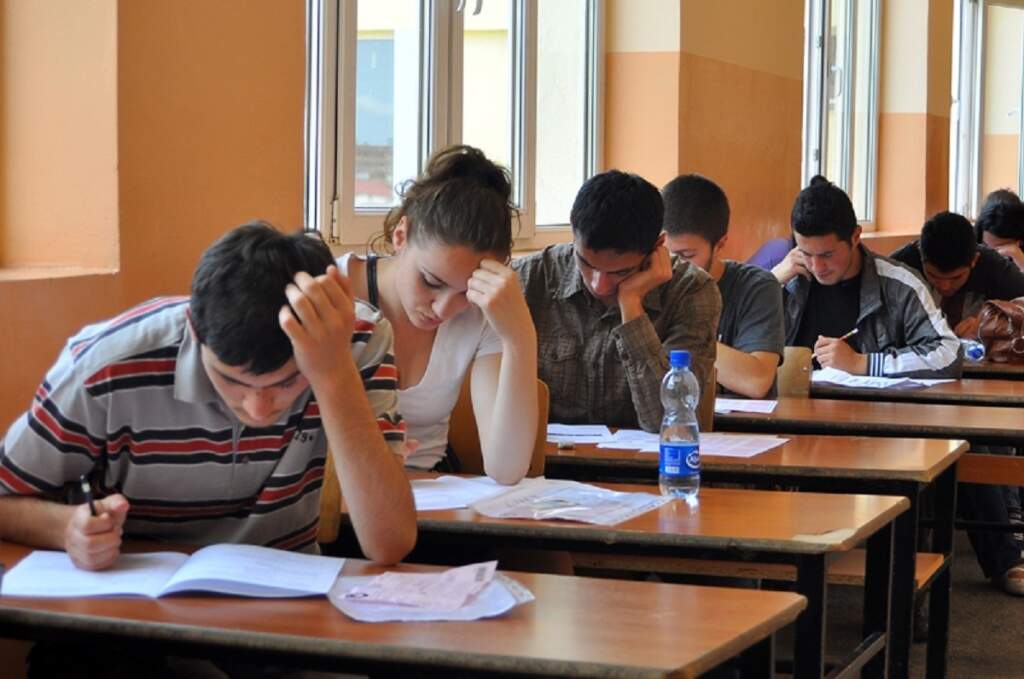 Sot provimet e maturës shtetërore! Mbi 27 mijë nxënës të klasave të 12-ta i nënshtrohen testit të parë