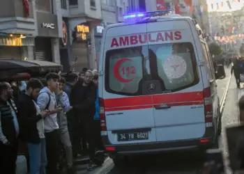 Tërmeti i fuqishëm në det midis Greqisë e Turqisë shkakton viktima dhe panik në rajon