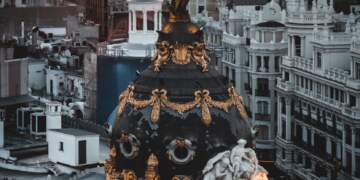 Turizmi masiv nën kontroll: Spanja vendos kufij të rinj për pushuesit