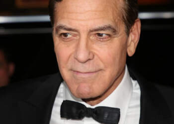George Clooney pendohet për ngjyrën e flokëve: “Jam gati të rruaj kokën”