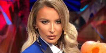 Upss!! Tuna rrëzohet gjatë ngjitjes në skenë