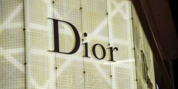 Kalim epokal/ Emërohet drejtori kreativ i koleksioneve Haute Couture dhe Prêt-à-Porter i Dior