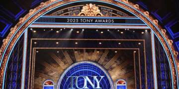 Një yll i skenës rrëmben çmimin më të madh në Broadway