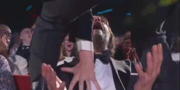 Keanu Reeves “rrëmben” skenën në Tony Awards me një moment viral që s’e kishte planifikuar askush