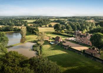 Tragjedi në Angli: Babai dhe vajza 9-vjeçare humbin jetën në zjarrin e mëngjesit