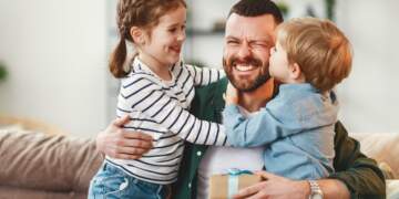 Baballarët e rinj thyejnë modelet e vjetra: 3 herë më shumë kohë me fëmijët