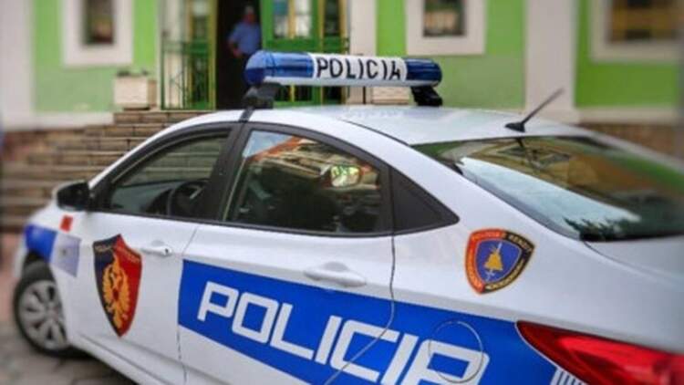 Të shtëna me armë në Kavajë, fqinji qëllon drejt çiftit të bashkëshortëve, plagosen të dy