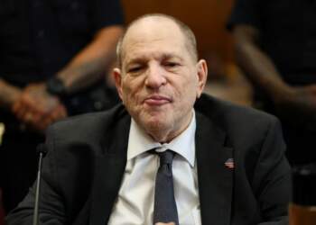 Harvey Weinstein, njeriu që dikur “mbante çelësat” e Hollywood-it, shpallet sërish fajtor për sulm seksual