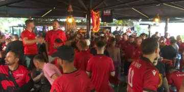 Tifozët shqiptarë “pushtojnë” Bulevardin, gazetarja: Keqardhje që nuk do jenë të organizuar në stadium