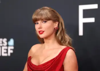 Çfarë ndodhi? Taylor Swift kërkon urdhër ndalimi kundër një personi