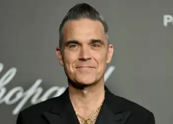 Kur Britpop takon futbollin: Robbie Williams dhe Laura Pausini në himnin zyrtar të FIFA-s