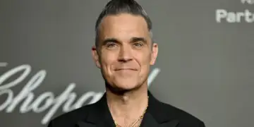 Kur Britpop takon futbollin: Robbie Williams dhe Laura Pausini në himnin zyrtar të FIFA-s