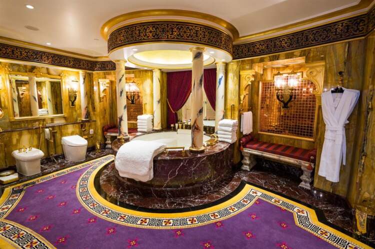 Tualeti prej ari 6 milionë dollarësh u vodh në 5 minuta, dy burra dënohen me burg