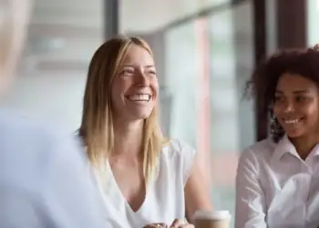 Cilat janë shenjat më karizmatike të horoskopit? Ja kush magjeps me prezencën e vet