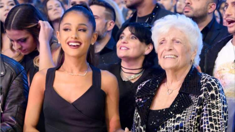 Ariana Grande i jep lamtumirën një prej njerëzve më të dashur të saj