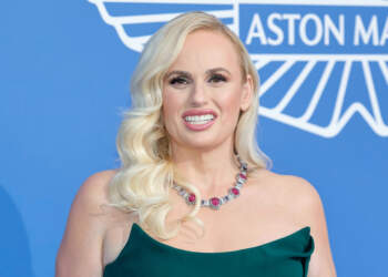 Aksident në set: Rebel Wilson përfundon në urgjencë pasi u godit në fytyrë nga një armë gjatë xhirimeve