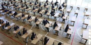 Rezultatet tregojnë: Maturantët e kalojnë më lehtë provimin në gjuhë të huaja sesa në shqip