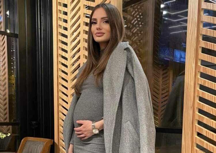 “Kisha frikë të tregoja që isha e sëmurë”/ Ana Lika zbulon problemin neurologjik: Vajzës i ndërpreva gjirin