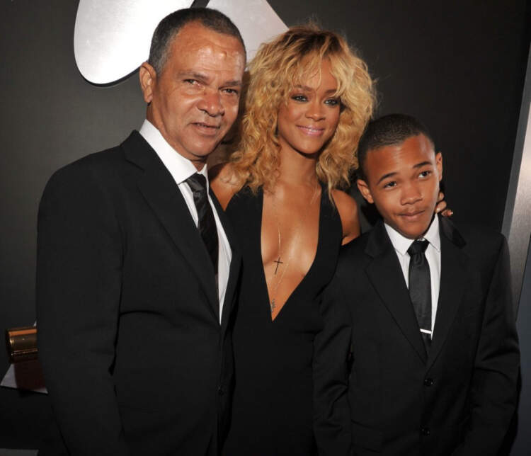 Zbulohet shkaku i vdekjes së babait të Rihanna-s