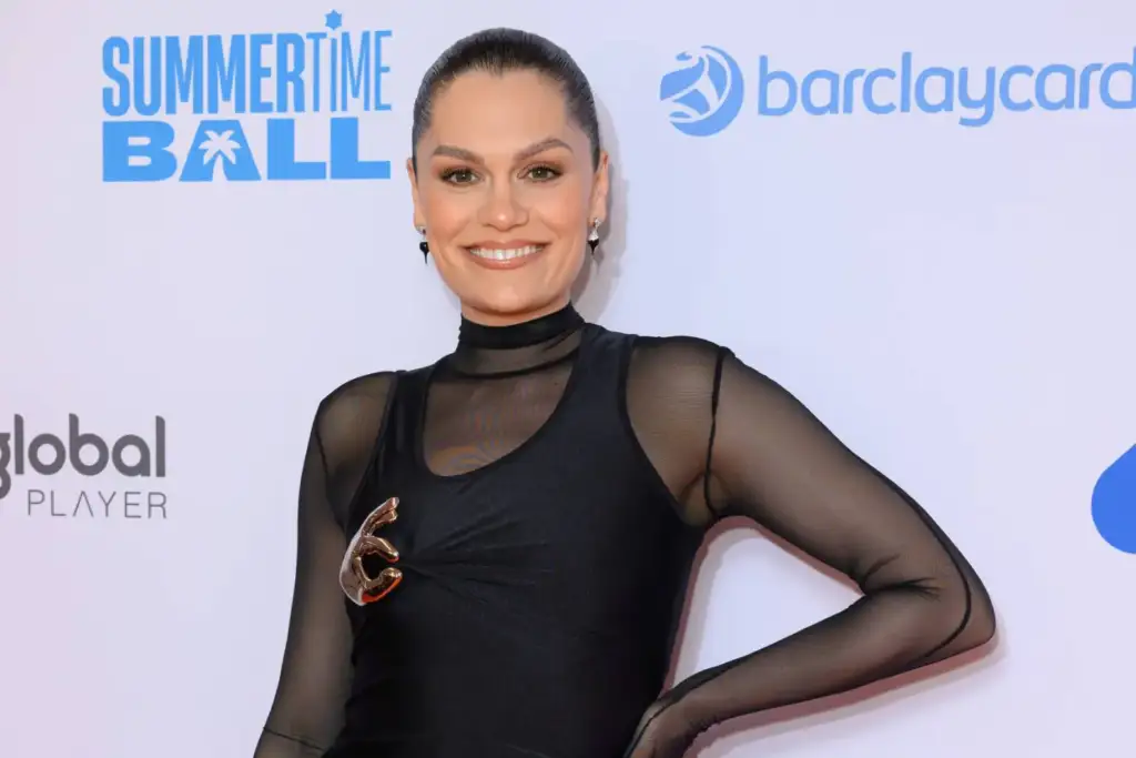 Jessie J sqaron keqkuptimin për gjendjen e saj shëndetësore pas operacionit të kancerit të gjirit