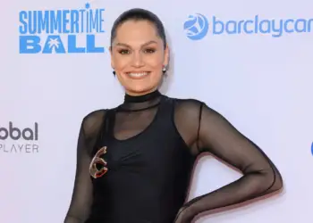 Jessie J sqaron keqkuptimin për gjendjen e saj shëndetësore pas operacionit të kancerit të gjirit