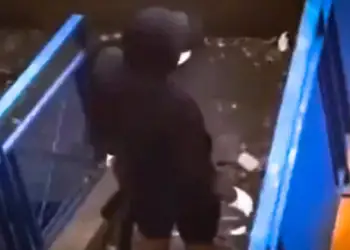 Sheshi kthehet në skenë lufte: Të shtënat në Francë plagosin 6 të rinj