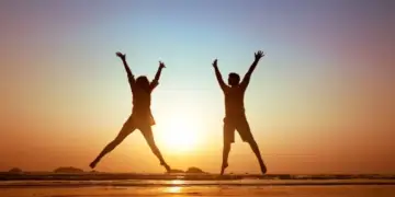 Studimi: Çelësi për një jetë të lumtur nuk është pasuria, por marrëdhëniet e mira