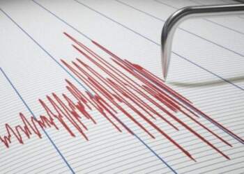 Tërmet i fortë në Napoli/ Banorët dalin në rrugë, ndërpriten shërbimet e trenave